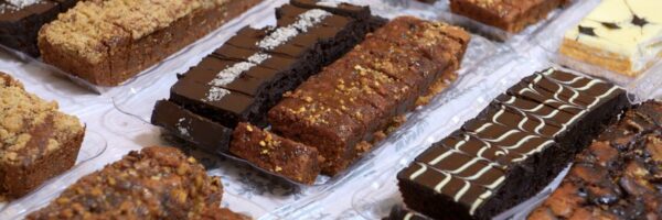 מגשי אירוח | עוגות בחושות1 מגשי אירוח | עוגות בחושות1